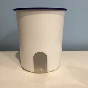 Tupperware One Touch 7.5" Tall White Canister 2418B-3  w/ Blue Lid